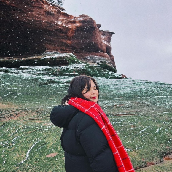 Meet your Posher, Gayle - Picture 3 of 3